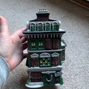 Dickens Village Series, The Flat of Ebenezer Scrooge